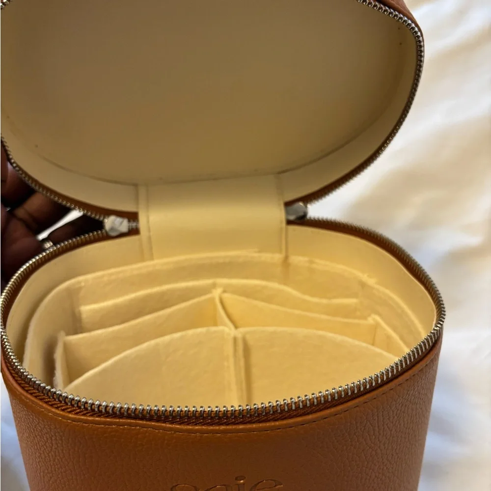 Saie Vanity Case Makeup Bag/ Travel
Cosmetic Bag -Brown . PRICE IS FIRM - Picture 14 of 15